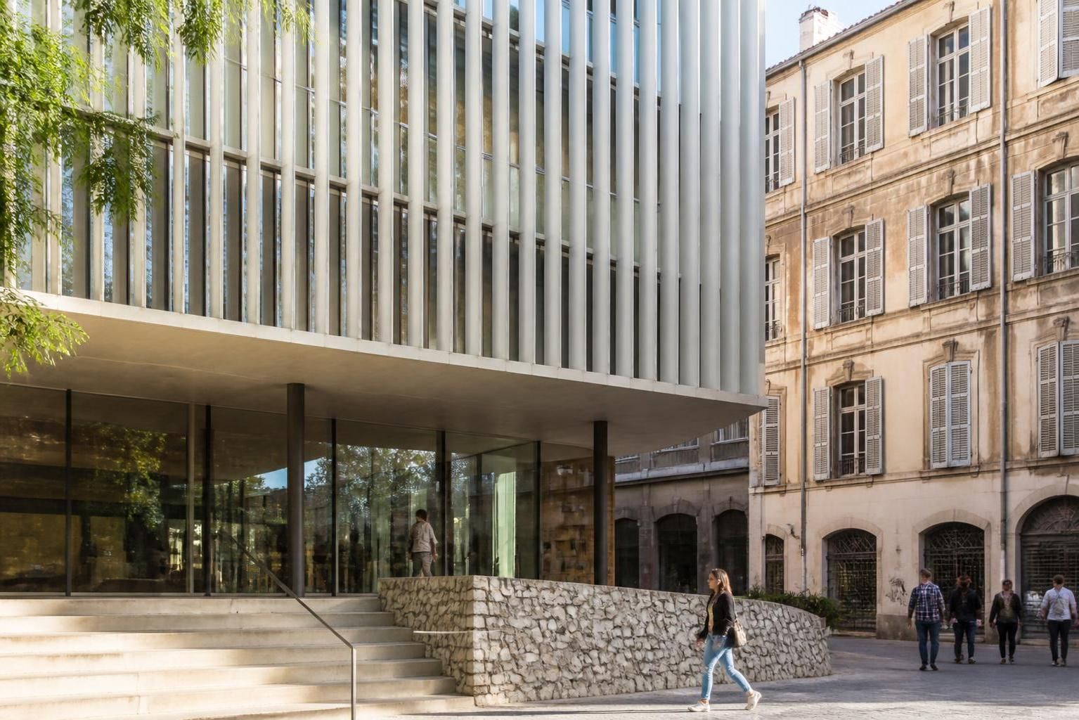 découvrez la bibliothèque alcazar, la bmvr de marseille : informations pratiques, accès, collections variées et photos pour préparer votre visite.