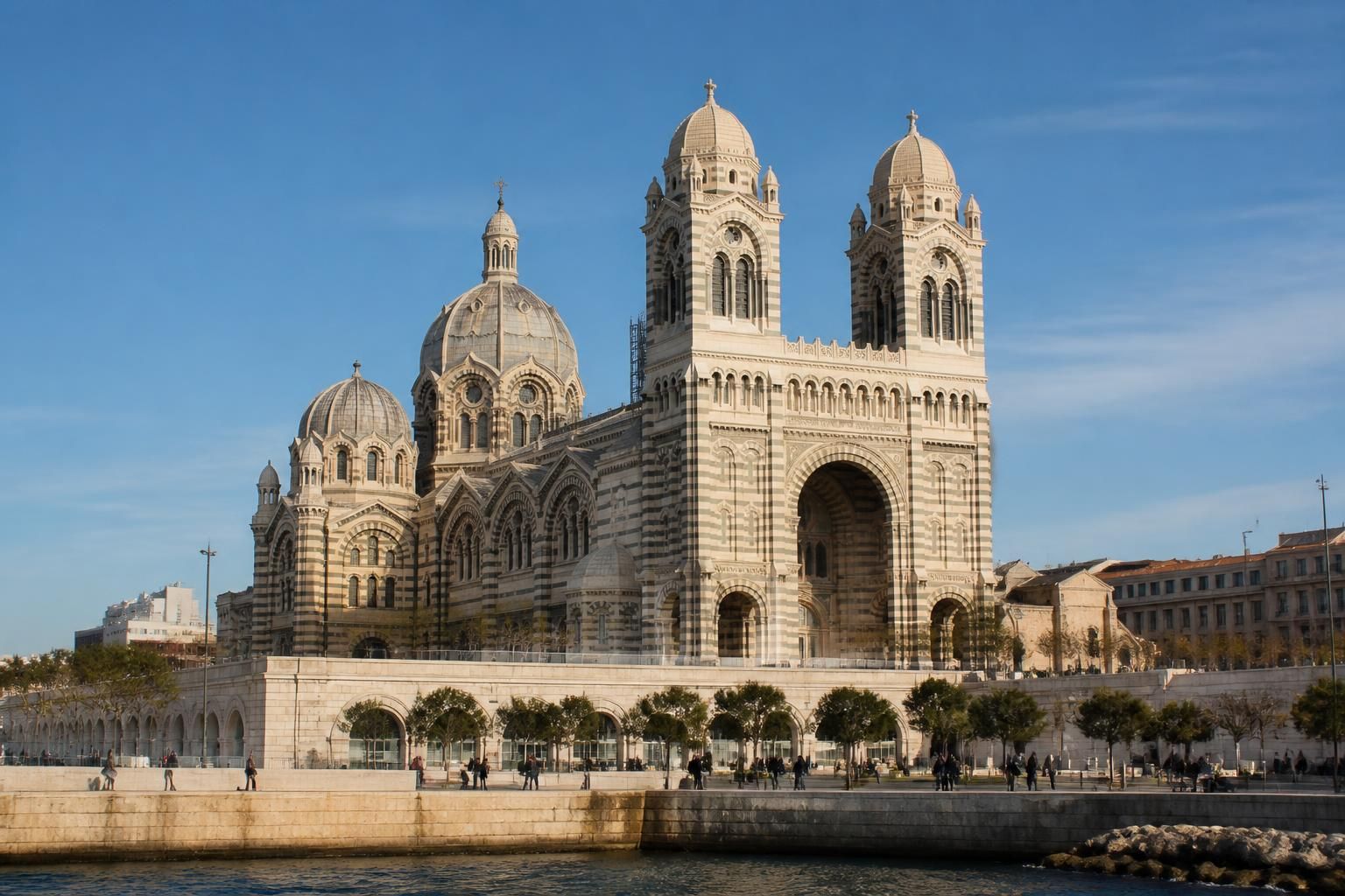 découvrez l'histoire fascinante et préparez votre visite de la cathédrale de la major, la plus grande cathédrale de marseille, emblème architectural et culturel incontournable.