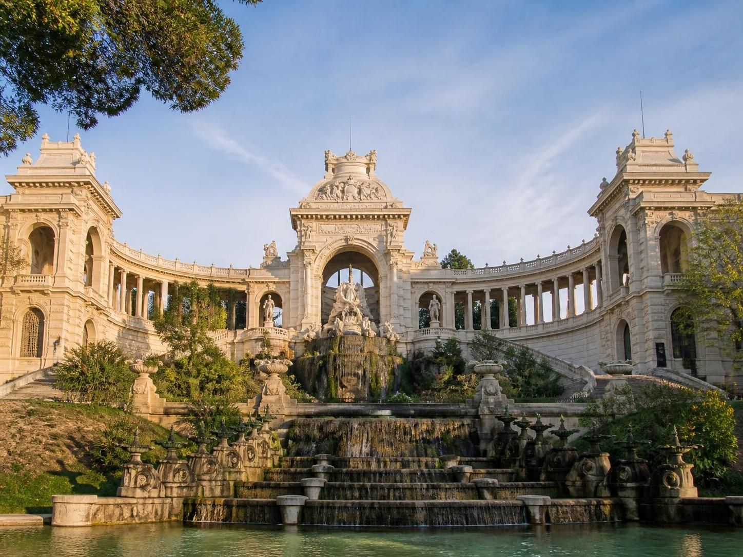 découvrez le palais longchamp et son ancien parc zoologique, un lieu fascinant alliant beauté architecturale et histoire insolite lors d'une visite à deux visages.