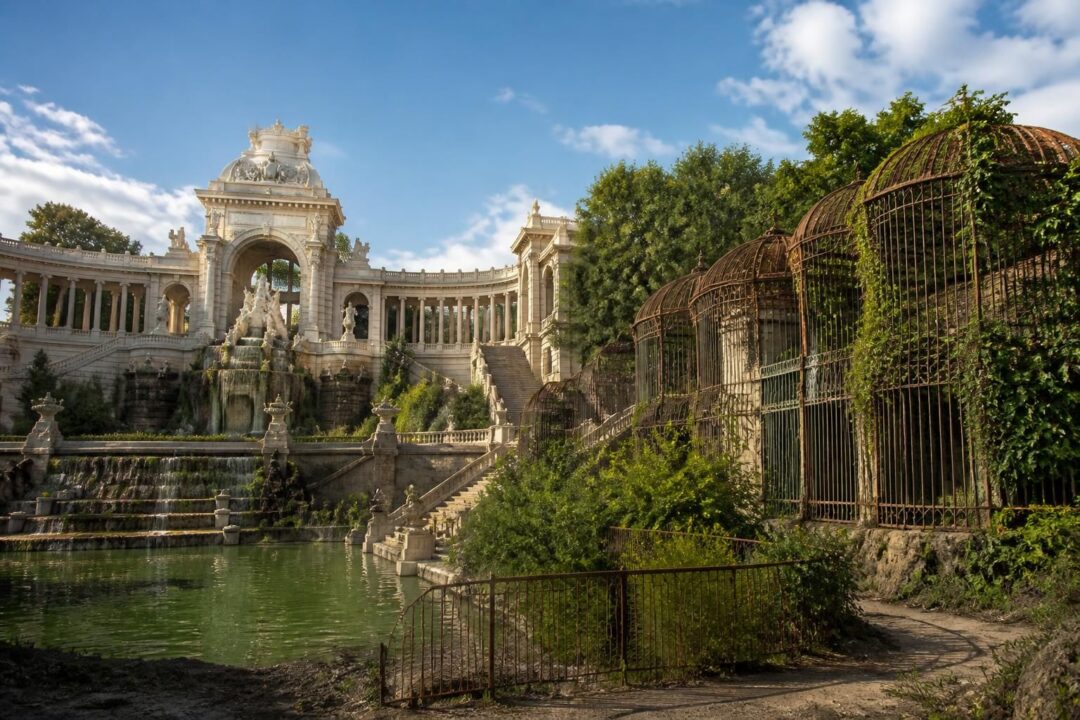 découvrez le palais longchamp et son ancien parc zoologique, un lieu chargé d'histoire mêlant architecture majestueuse et vestiges d'un passé animalier fascinant.